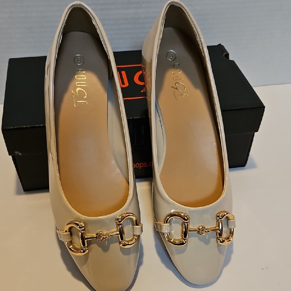 Rouge! Cream and Gold Flats with Elegant Design